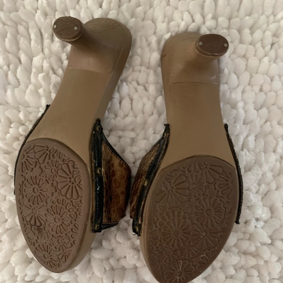 Size 7 kitten beaded metallic bronze shoe heel open toe From Barbados unique - Picture 4 of 4